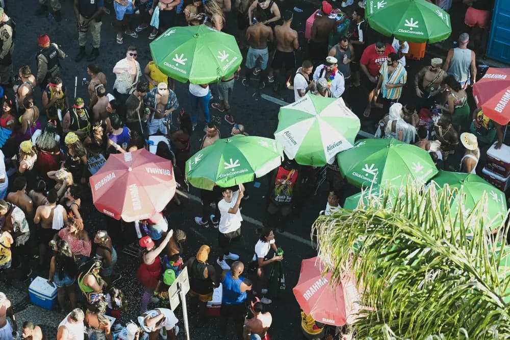 Album do Guarda-sóis ClickCannabis vistos do alto no Carnaval
